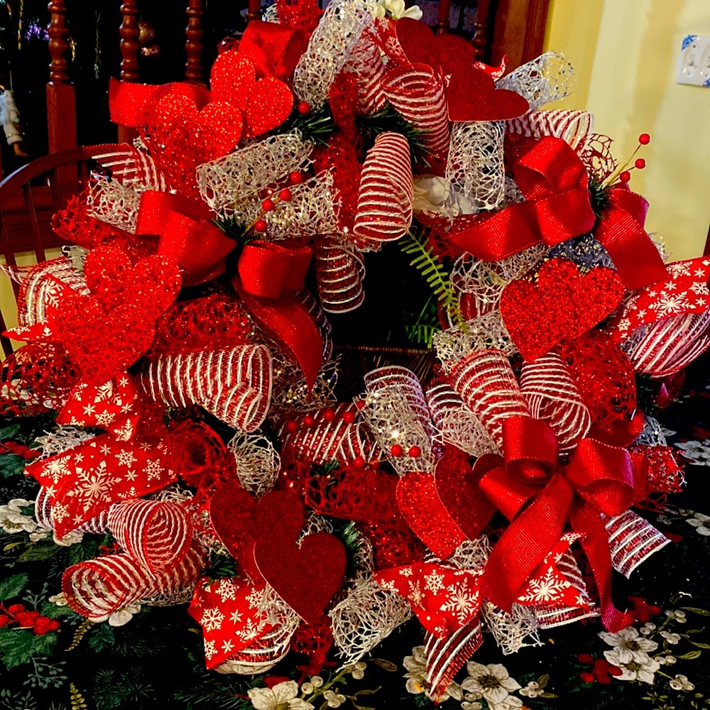 A beautiful deco Valentine wreath